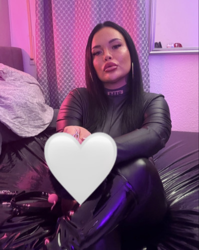 Melina-Curves Profile picture