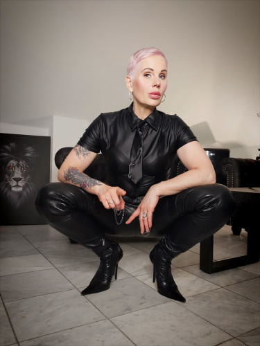 Goddess Helen Bates Profile picture