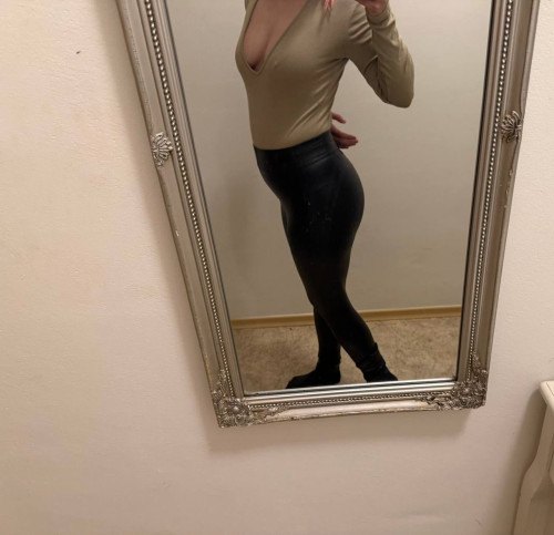 DominaLina Profile picture